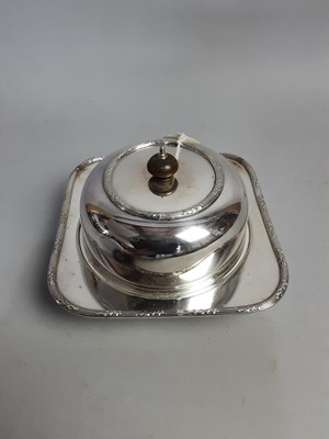 Lot 121 - A LOT OF SILVER PLATED ITEMS
