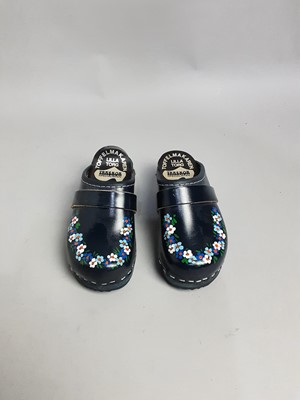 Lot 152 - A LOT OF CHILDRENS VINTAGE SHOES