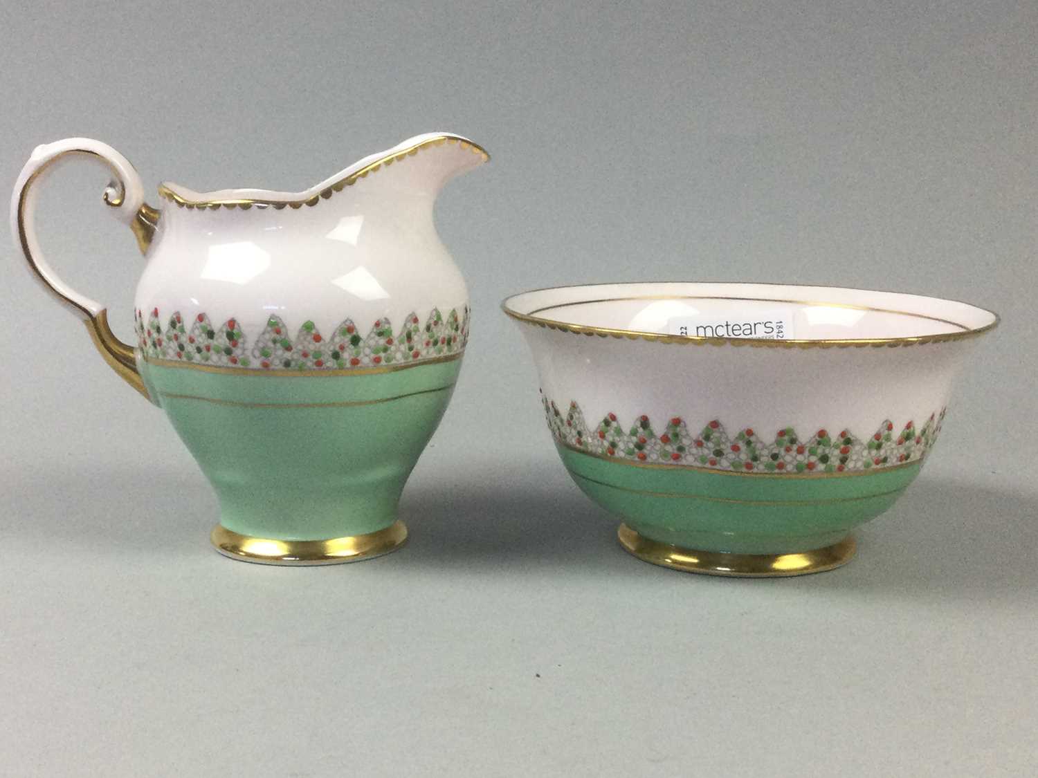 Lot 38 - A TUSCAN PART TEA SERVICE AND OTHER CERAMICS