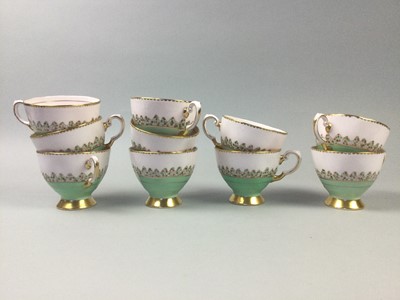 Lot 38 - A TUSCAN PART TEA SERVICE AND OTHER CERAMICS