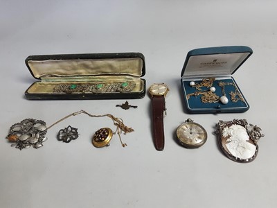 Lot 120 - A SILVER FOB WATCH ALONG WITH A COLLECTION OF JEWELLERY