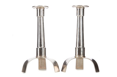 Lot 1 - A PAIR OF CONTEMPORARY SILVER CANDLESTICKS