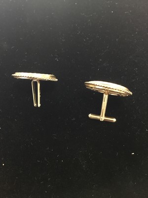 Lot 5 - A PAIR OF VICTORIA GOLD SOVEREIGN CUFFLINKS