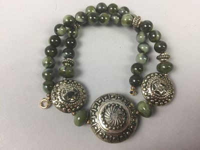 Lot 165 - A COLLECTION OF COSTUME JEWELLERY