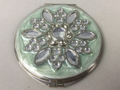 Lot 172 - A GROUP OF COMPACTS AND OTHER ITEMS