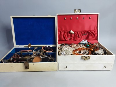 Lot 260 - A LARGE COLLECTION OF COSTUME JEWELLERY