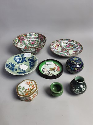 Lot 334 - A CHINESE FAMILLE ROSE BOWL AND OTHER ITEMS