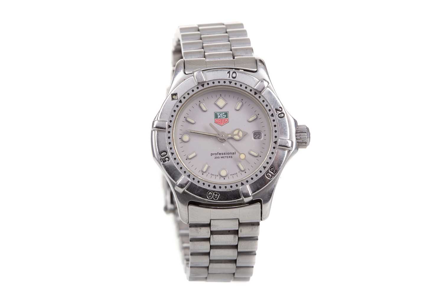 Lot 850 - A LADY'S TAG HEUER PROFESSIONAL STAINLESS STEEL QUARTZ WRIST WATCH