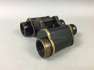 Lot 389 - A PAIR OF WWII MILITARY BINOCULARS AND OTHER ITEMS