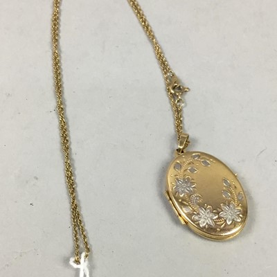 Lot 434 - A NINE CARAT GOLD OVAL LOCKET PENDANT ON A CHAIN