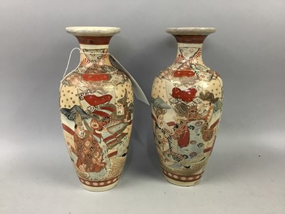 Lot 471 - A PAIR OF JAPANESE VASES AND A CLOCK