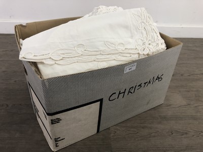 Lot 452 - A LOT OF VARIOUS LINEN