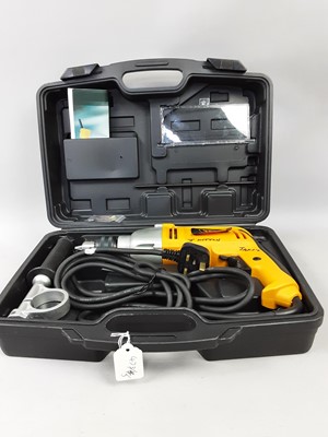 Lot 473 - A JCB DRILL, ANGLE GRINDER, JIGSAW, BAG OF TOOLS AND A SOLDERING GUN