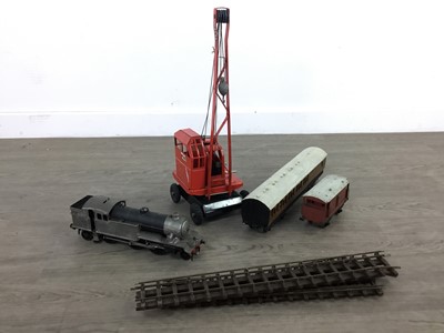 Lot 498 - A COLLECTION OF MODEL RAILWAY ALONG WITH A TRI-ANG TINPLATE CRANE