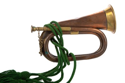 Lot 185 - AN EARLY 20TH CENTURY COPPER AND BRASS BUGLE