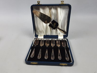 Lot 503 - A SILVER PLATED SET OF SIX DESSERT FORKS AND OTHER PLATED ITEMS