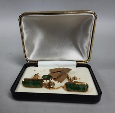 Lot 530 - A PAIR OF NINE CARAT GOLD AND FURTHER GOLD TONED CUFFLINKS