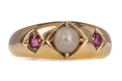 Lot 1256 - A FAUX PEARL AND RUBY RING