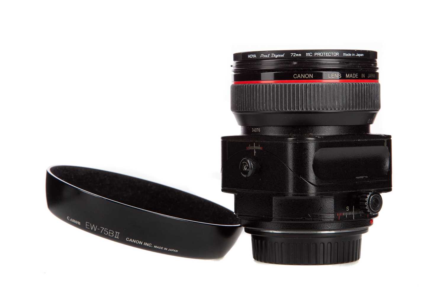Lot 675 - A CANON TS-E 24MM 1:3.5 L TILT SHIFT LENS