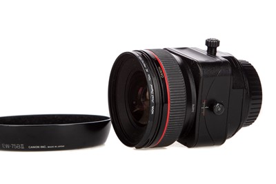 Lot 675 - A CANON TS-E 24MM 1:3.5 L TILT SHIFT LENS