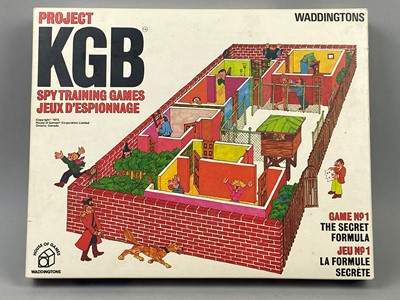 Lot 103 - A COLLECTION OF VINTAGE GAMES AND TOYS