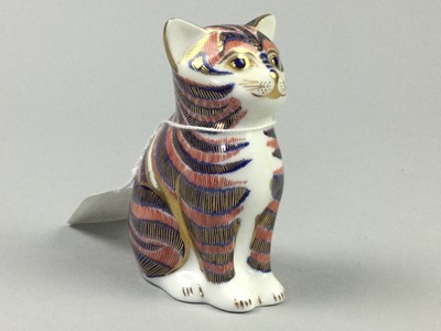 Lot 206 - A ROYAL CROWN DERBY IMARI CAT AND OTHER FIGURES