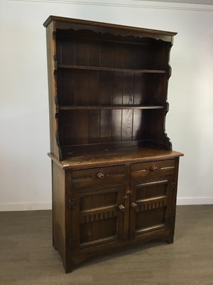 Lot 237 - AN OAK REPRODUCTION DRESSER