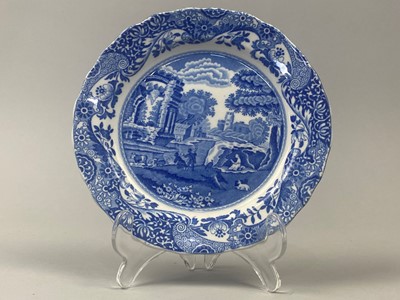 Lot 215 - A GRADUATED SET OF FOUR BLUE AND WHITE ASHETS AND OTHER PLATES