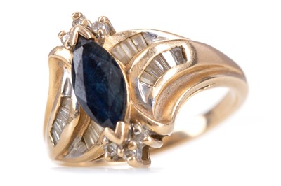 Lot 402 - A SAPPHIRE AND DIAMOND RING