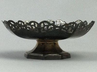 Lot 252 - A GEORGE V SILVER BONBON DISH AND A NAPKIN RING