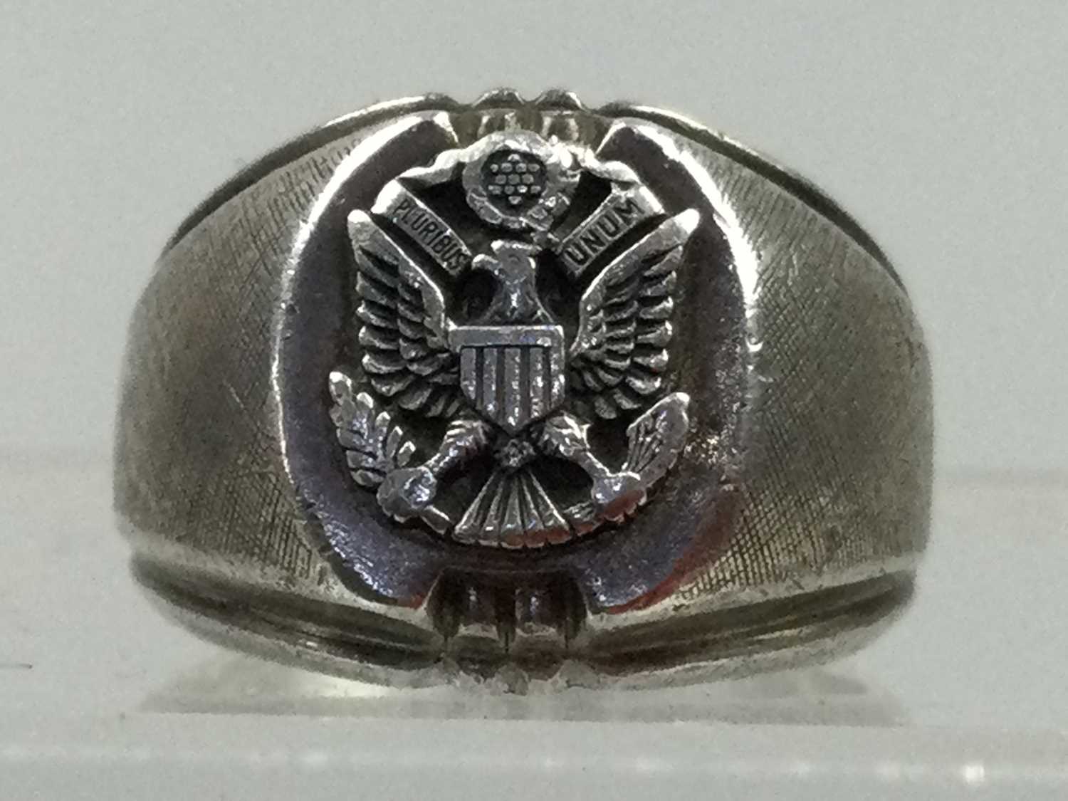 Lot 64 - A UNITED STATES ARMY WWII SIGNET RING