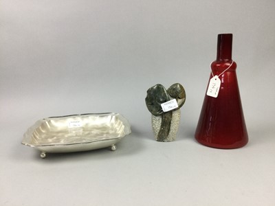 Lot 134 - A LOT OF TWO ART GLASS VASES ALONG WITH OTHER VINTAGE ITEMS