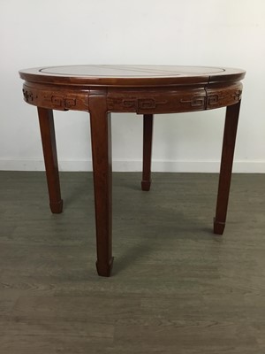 Lot 281 - A CHINESE HARDWOOD EXTENDING DINING TABLE WITH FOUR CHAIRS