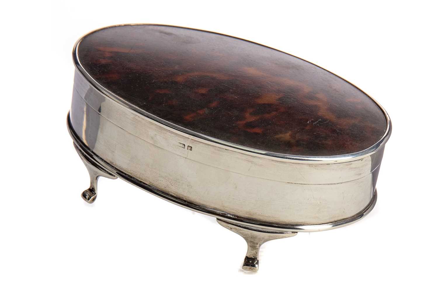 Lot 40 - A GEORGE V SILVER AND TORTOISESHELL JEWELLERY BOX