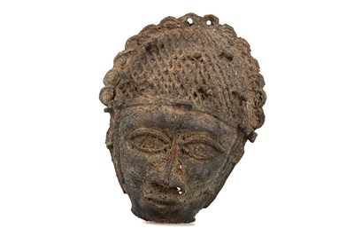 Lot 642 - (EDO) BENIN-TYPE BRONZE HIP MASK