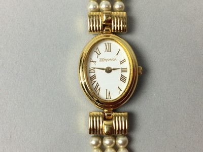 Lot 277 - A LOT OF OF COSTUME JEWELLERY AND WATCHES