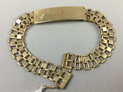 Lot 333 - A NINE CARAT GOLD IDENTITY BRACELET