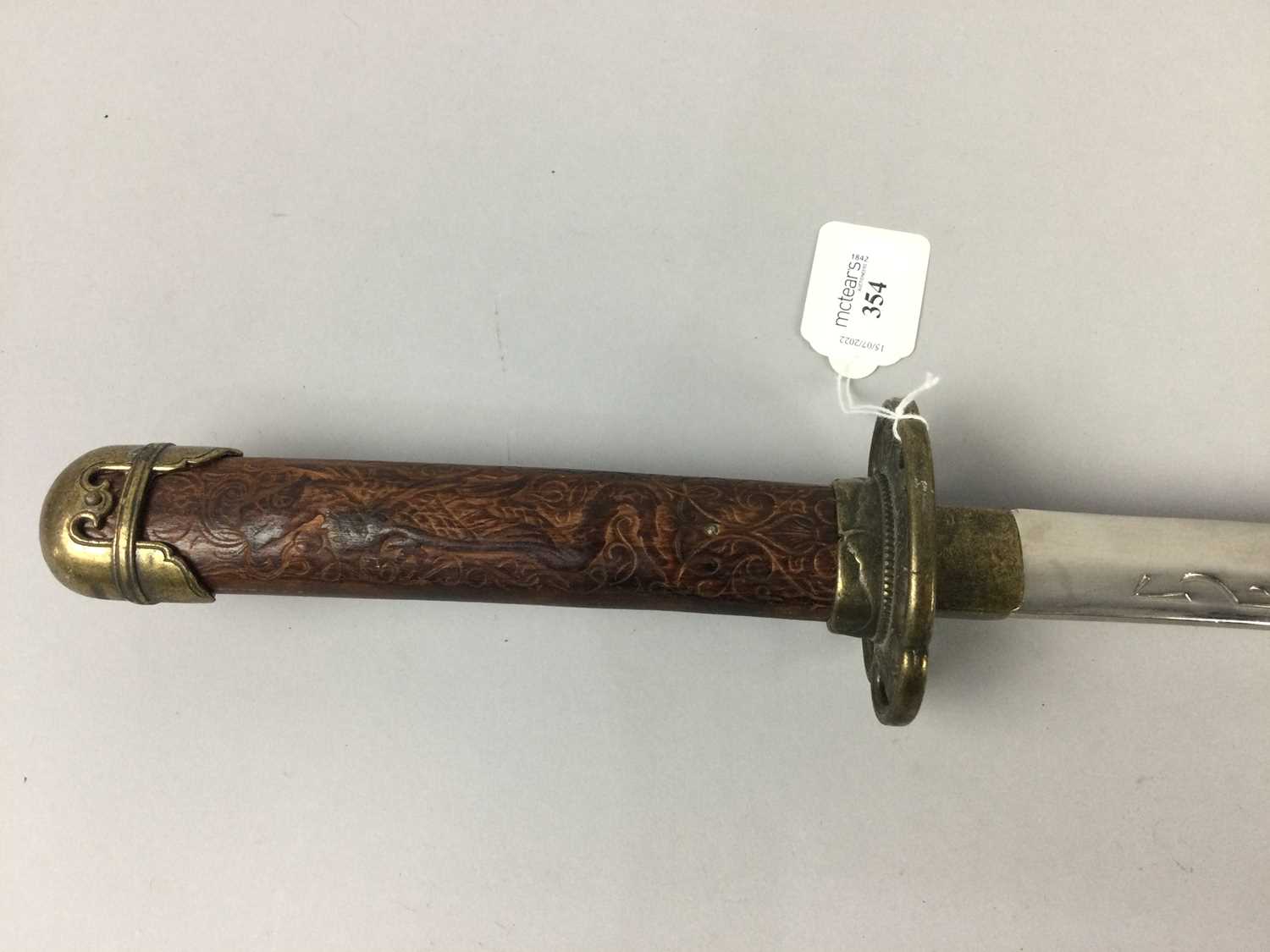 Lot 354 - A REPRODUCTION JAPANESE SHORT SWORD