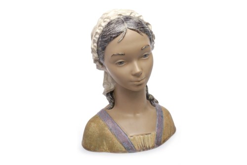 Lot 805 - LLADRO BUST OF A YOUNG GIRL wearing a bonnet,...