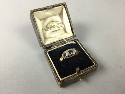 Lot 387 - AN EIGHTEEN CARAT GOLD RING