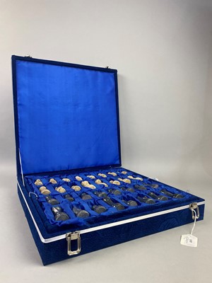 Lot 401 - A CHESS SET IN FITTED CASE