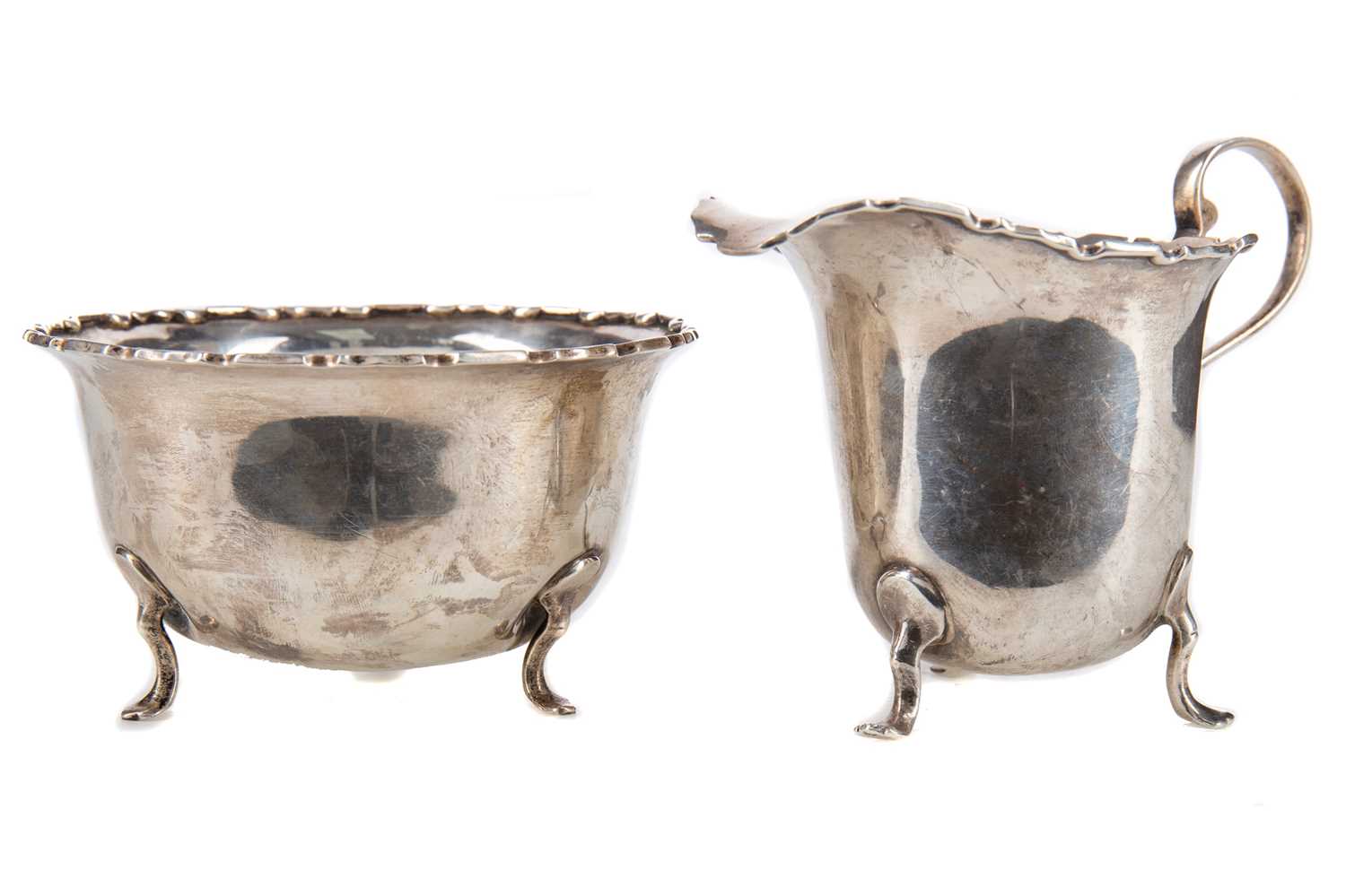 Lot 61 - AN EDWARDIAN SILVER SUGAR BOWL AND CREAM JUG