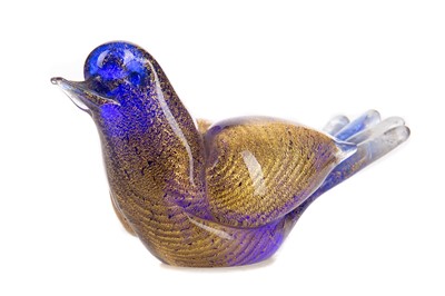Lot 302 - A MURANO GLASS BIRD IN THE MANNER OF BAROVIER