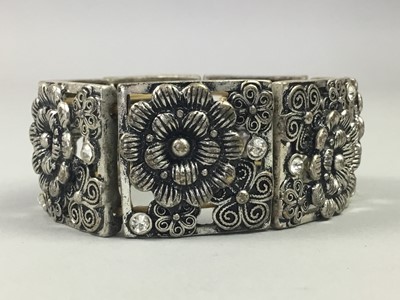 Lot 513 - A LOT OF COSTUME JEWELLERY AND WRIST WATCHES