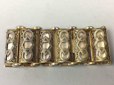 Lot 120 - A COLLECTION OF SILVER AND OTHER JEWELLERY