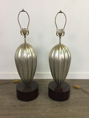 Lot 411 - A PAIR OF CONTEMPORARY TABLE LAMPS