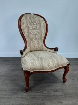 Lot 522 - A VICTORIAN STYLE CHAIR