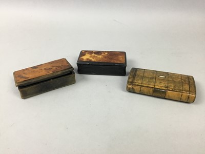 Lot 525 - THREE SNUFF BOXES, AND OTHER ITEMS