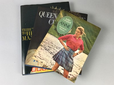 Lot 332 - A COLLECTION OF QUEEN ELIZABETH II COMMEMORATIVE BOOKS AND OTHER ITEMS