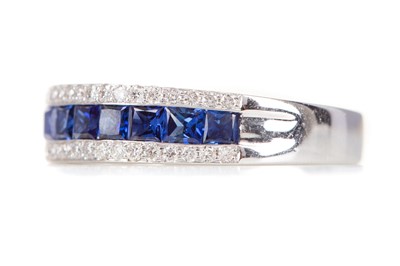 Lot 452 - A SAPPHIRE AND DIAMOND RING